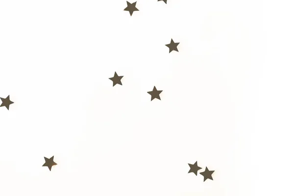 Natal dourado confete estrelas isoladas no fundo branco — Fotografia de Stock