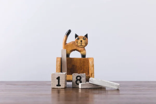Close up view of decorative wooden calendar on tabletop — Stock Photo