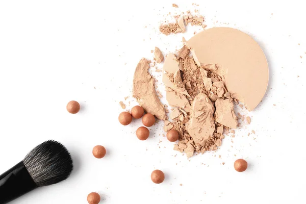 Nude cosmetic powder with makeup brush isolated on white — Stock Photo