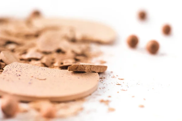 Close-up shot of cracked nude cosmetic powder on white — Stock Photo