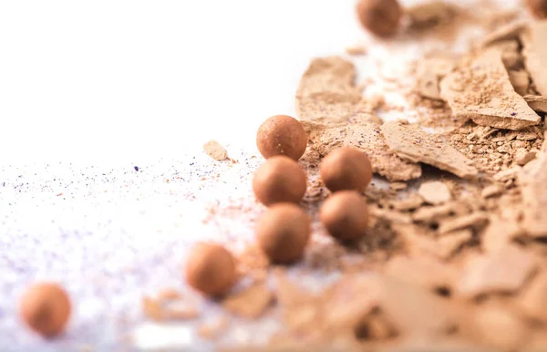 Close-up shot of crushed nude cosmetic powder on white — Stock Photo