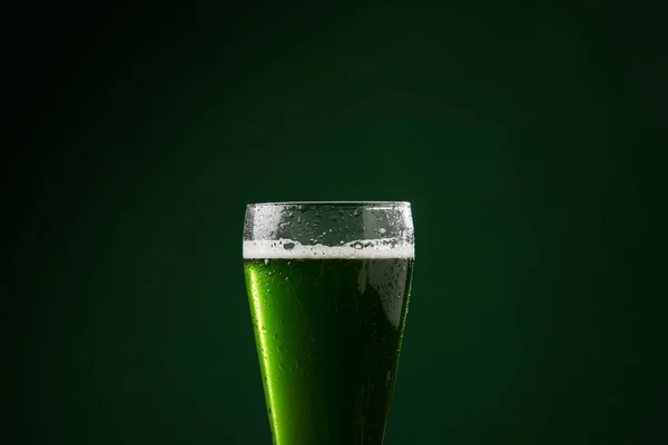 Verre de bière verte, st patricks concept de jour — Photo de stock
