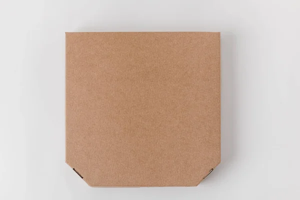 Vista superior de la caja de pizza de papel marrón - foto de stock