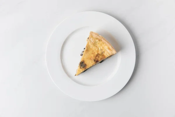 Plate with delicious pie placed on white surface — Stock Photo