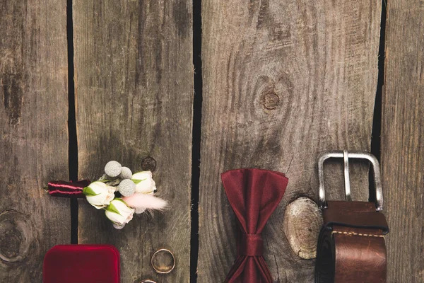 Flat lay with arranged grooms accessories and wedding rings on wooden tabletop — Stock Photo