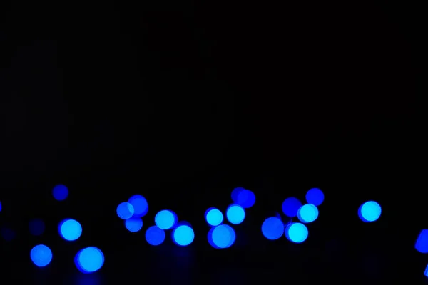 Abstrato bokeh azul no fundo escuro — Fotografia de Stock