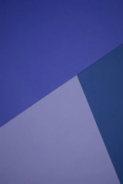 Bonito fundo geométrico abstrato azul e roxo com papel colorido — Fotografia de Stock