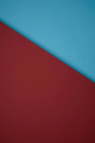 Vista de cerca de fondo creativo de papel de color rojo y azul - foto de stock