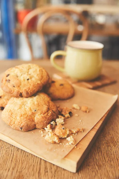 Sweet cookies with chocolate pieces served with coffee — Stock Photo