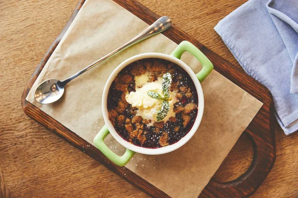 Cobbler pie dessert served in pot — Stock Photo