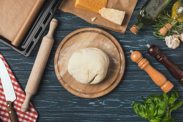Top view of dough for pizza on wooden board — Stock Photo