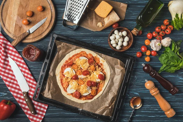 Top view of uncooked pizza on tray on table — Stock Photo
