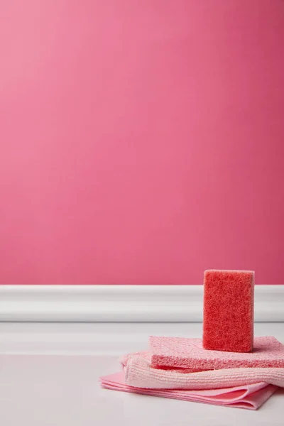 Pink washing sponge and rags for spring cleaning on floor — Stock Photo