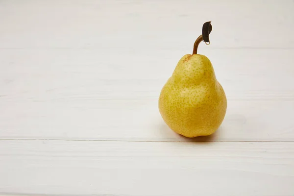 One fresh juicy pear on wooden background — Stock Photo