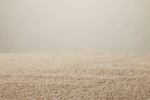 Vista da vicino della texture di sabbia su sfondo grigio — Foto stock