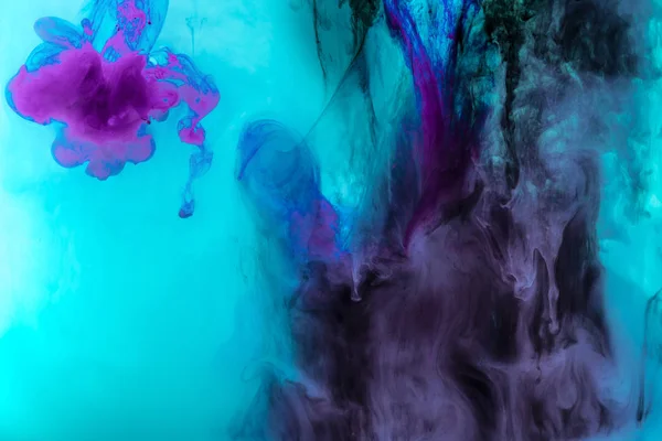 Creative texture with turquoise and purple flowing paint — Stock Photo
