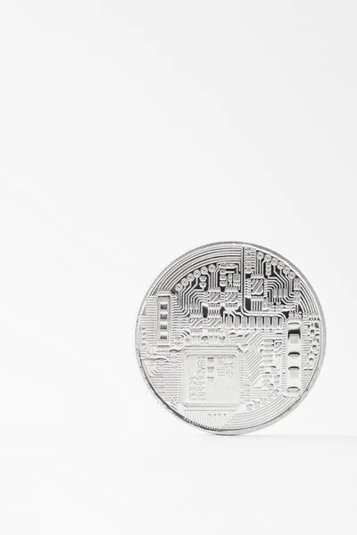 Close-up tiro de prata bitcoin isolado em branco — Fotografia de Stock