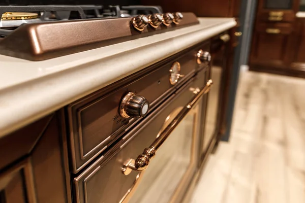 Close-up vie of stove and oven in renovated kitchen — Stock Photo