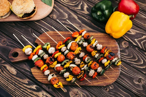 Cut vegetables on skewers cooked outdoors on grill — Stock Photo