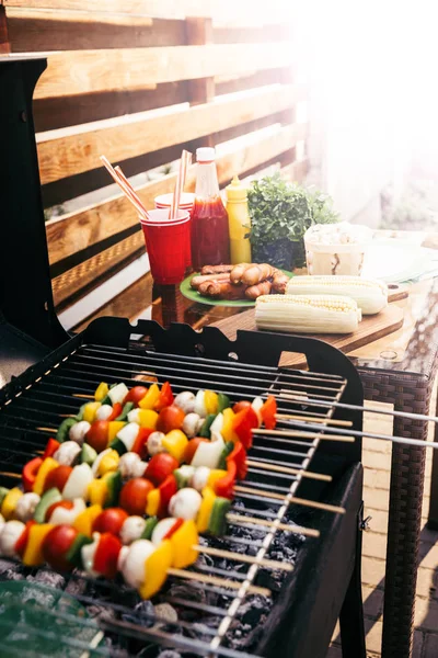 Seasonal vegetables and mushrooms on skewers cooked outdoors on grill — Stock Photo