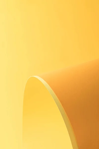 Vista de cerca de fondo de papel abstracto amarillo brillante hermoso - foto de stock