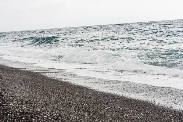 Sea waves on sandy beach in coastline — Stock Photo