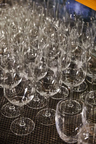 Selective focus of clean and empty cocktail glasses — Stock Photo