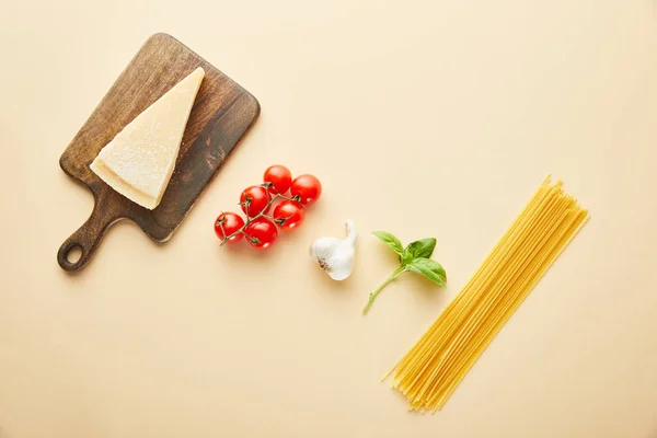 Flat lay with delicious spaghetti with tomato sauce ingredients on yellow background — Stock Photo