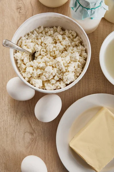 Top view of fresh organic dairy products and eggs on wooden table — Stock Photo