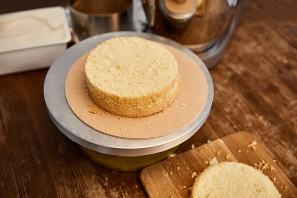 Wooden table with sponge cake — Stock Photo