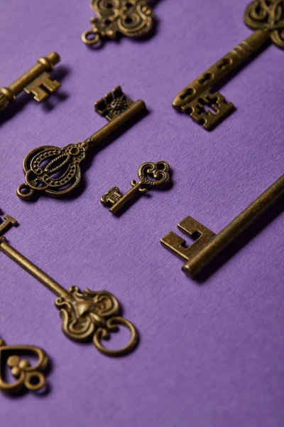 Close up view of vintage keys on violet background — Stock Photo