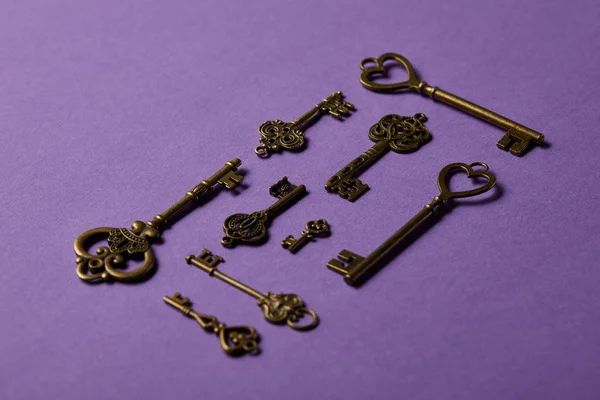 Vintage keys on violet background — Stock Photo