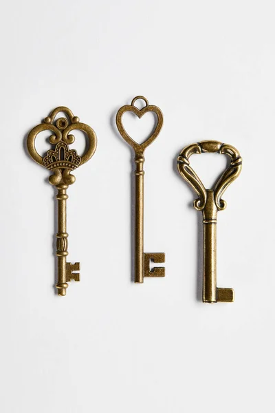 Top view of retro keys on white background — Stock Photo