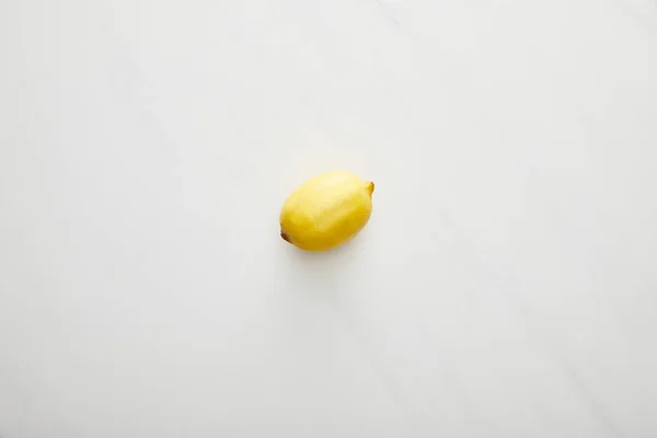 Top view of fresh lemon on marble background — Stock Photo