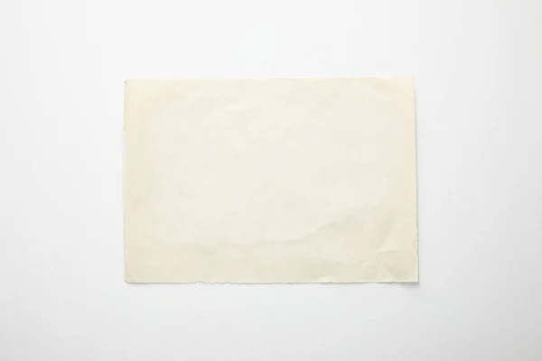 Vista superior de papel vintage vacío sobre fondo blanco - foto de stock