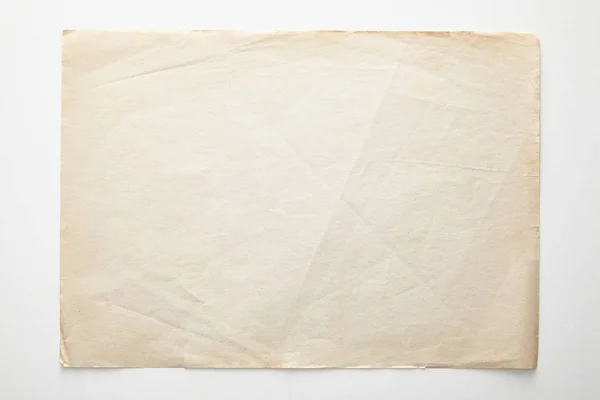 Вид зверху порожній старовинний папір на білому тлі — стокове фото