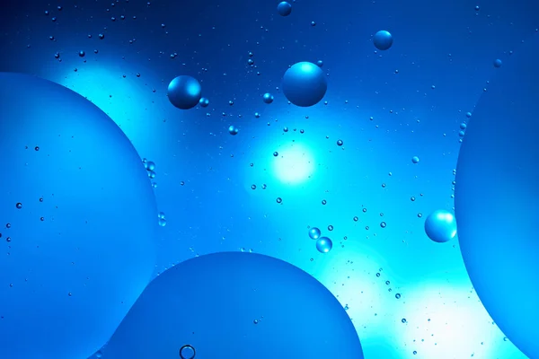 Cor fundo abstrato de água mista e óleo na cor azul — Fotografia de Stock
