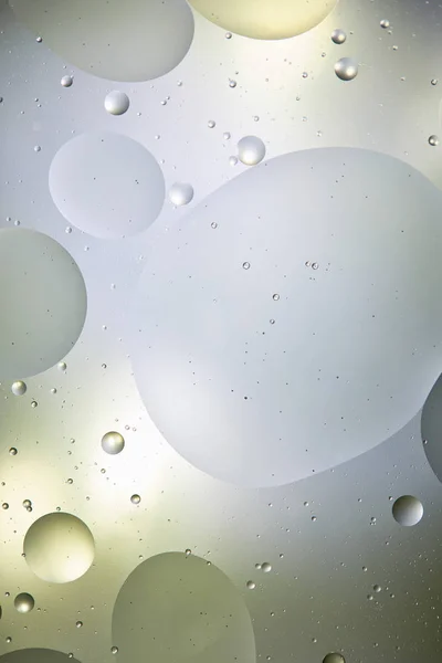 Sfondo astratto da acqua mista e olio in colore verde chiaro e grigio — Foto stock