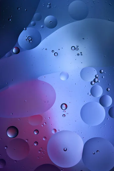 Синьо-фіолетовий кольоровий абстрактний фон зі змішаної води та олії — Stock Photo