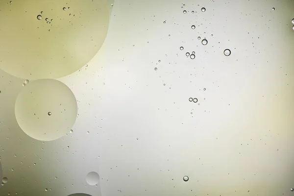 Beau fond de bulles mixtes d'eau et d'huile de couleur vert clair et gris — Photo de stock