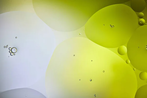 Sfondo di colore verde e grigio da acqua mista e bolle d'olio — Foto stock