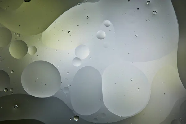 Fond abstrait de mélange d'eau et d'huile de couleur vert clair et gris — Photo de stock