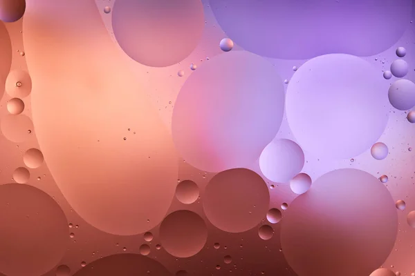 Bela textura de cor roxa e rosa de água mista e bolhas de óleo — Fotografia de Stock