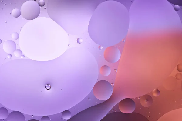 Texture astratta di colore viola e rosa da acqua mista e bolle d'olio — Foto stock