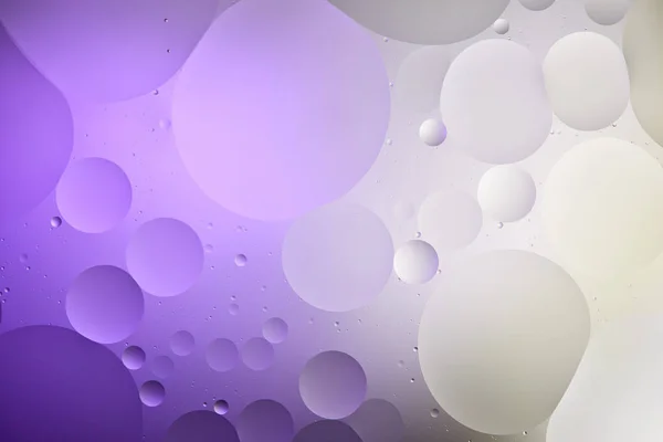 Purple and grey color abstract texture from mixed water and oil bubbles — Stock Photo