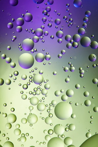 Creative purple and green color abstract background from mixed water and oil bubbles — Stock Photo