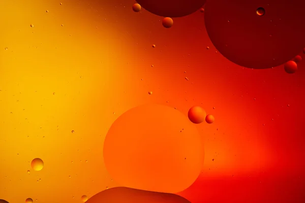 Abstrait macro orange et rouge fond de couleur de l'eau et de l'huile mélangées — Photo de stock