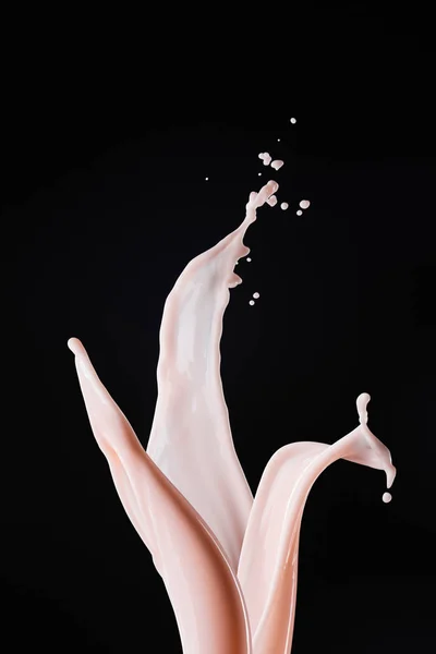 Salpicaduras de leche rosa fresca aisladas en negro - foto de stock