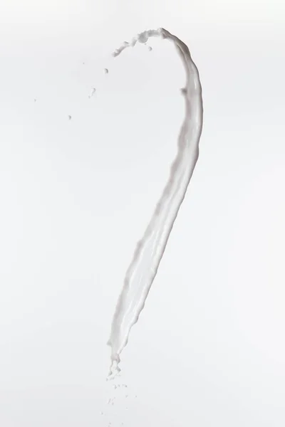 Respingo de leite branco fresco puro com gotas isoladas em branco — Fotografia de Stock