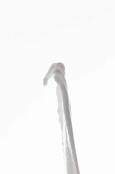 Éclaboussure de lait blanc frais isolé sur blanc — Photo de stock